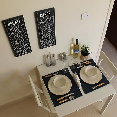 The Address - One Bedroom Flat Apartamento Larnaca